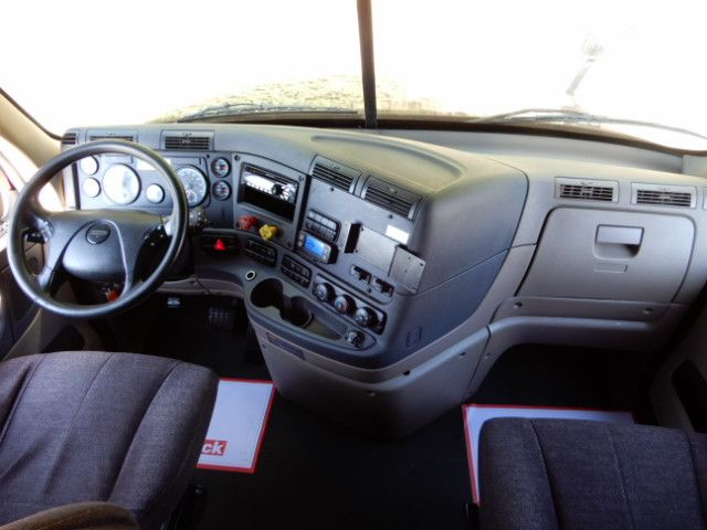 semitrucks's tweet photo. Check this 2016 #Freightliner #Cascadia #Evolution #Midroof XT #AmeritruckLLC in #CHARLOTTE #NorthCarolina https://t.co/sEPuDBulCA #truckers #trucksales #trucksforsale https://t.co/RLEKPXajMz