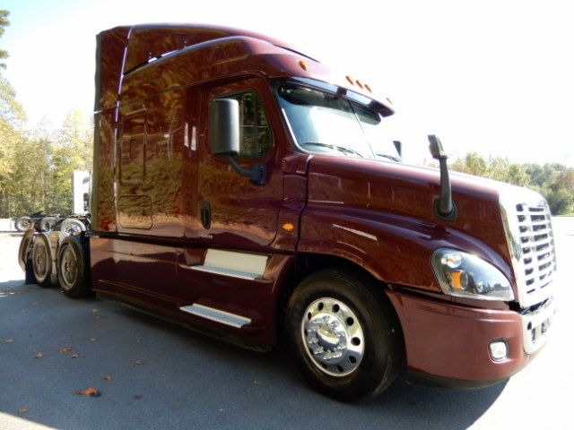 semitrucks's tweet photo. Check this 2016 #Freightliner #Cascadia #Evolution #Midroof XT #AmeritruckLLC in #CHARLOTTE #NorthCarolina https://t.co/sEPuDBulCA #truckers #trucksales #trucksforsale https://t.co/RLEKPXajMz