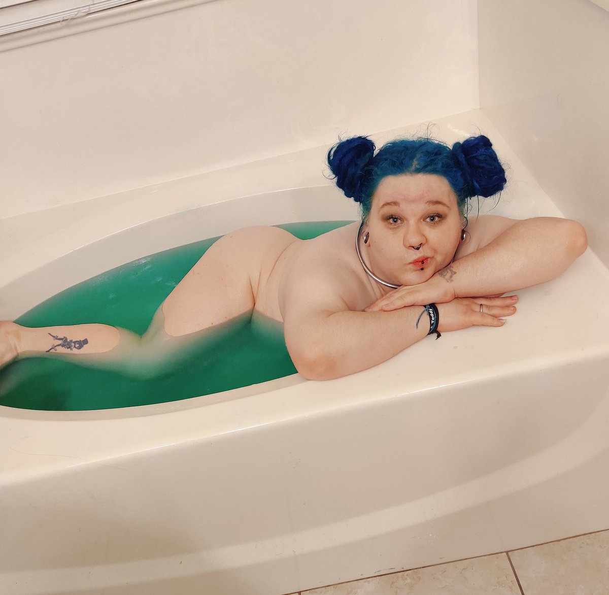 Hang out on cam with me while I take a bath?