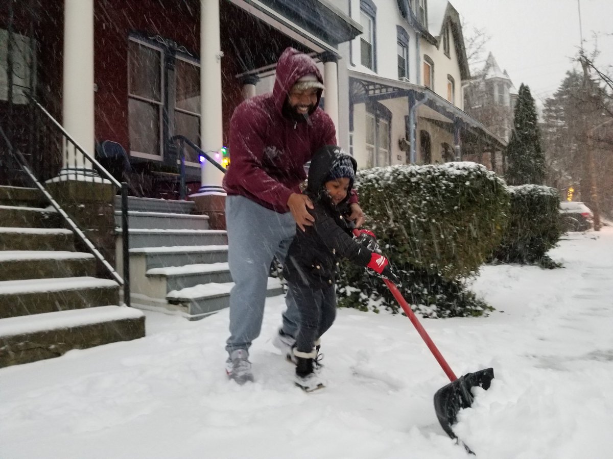 BerksMichelle's tweet photo. Jenahia Areche, 5, helps her father, Jaime Areche of
454 Douglass St. shovel snow during the storm Wednesday night. #berksweather https://t.co/hJjlG4M6k1