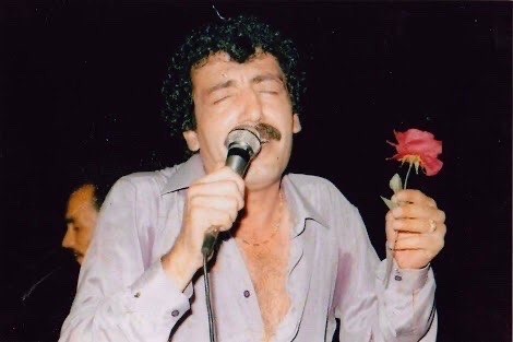 BandMuslum's tweet photo. Sevgisizzliğineee bir kalp verdiim artık geri veeer. 🎤🎷 https://t.co/kMm6nlixrR