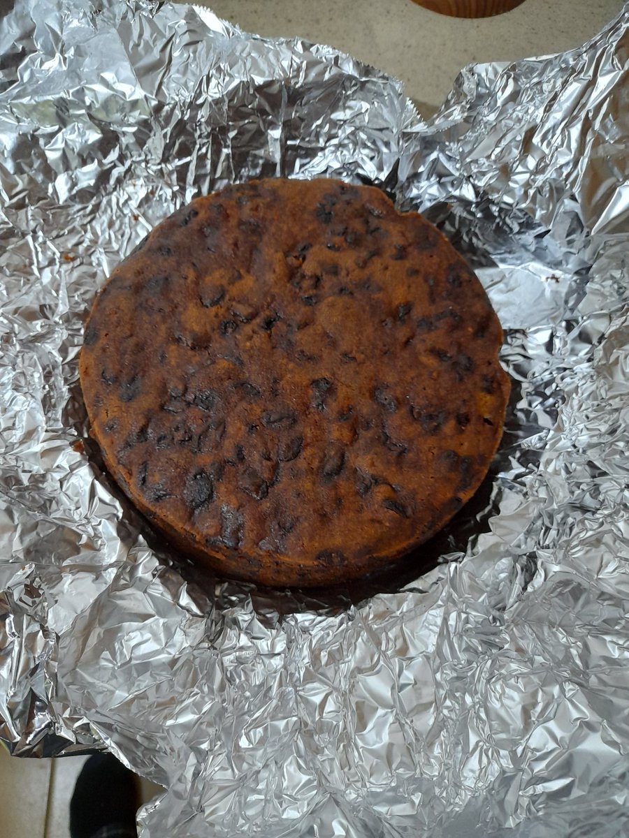 @SarahBa45393329 @herdyshepherd1 @CCMAuctions @ScaifeHallFarm @SRManorlands Theres also other donated items sold for charity, I bought this delightfully smelling fruit cake. Will it last till xmas? 🤔😋