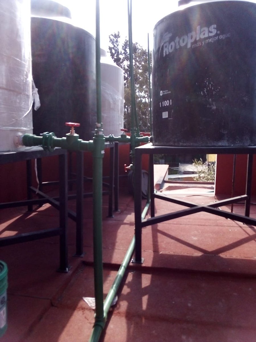 GobCDMX's tweet photo. Trabajamos con la ciudadanía para que todas 🙋♀️ y 🙋♂️ todos tengan 🚰 agua potable. En Villa Centroamericana, @Alc_Tlahuac, a través del Programa #RIPUH, realizamos la sustitución de la red hidráulica y tinacos. 👍
#CiudadDeDerechos https://t.co/IznVGd3jxb