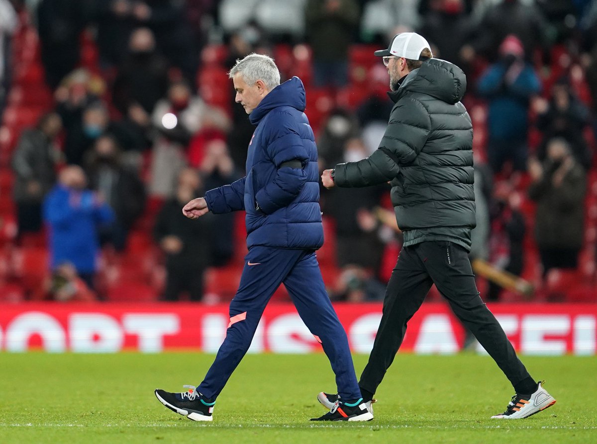 SocratesDergi's tweet photo. Jose Mourinho: "Maçtan sonra Klopp'un yanına gidip daha iyi olan takımın kaybettiğini söyledim. O, buna katılmadı. Tabii bu, onun şahsi fikri." https://t.co/693xRpQONz