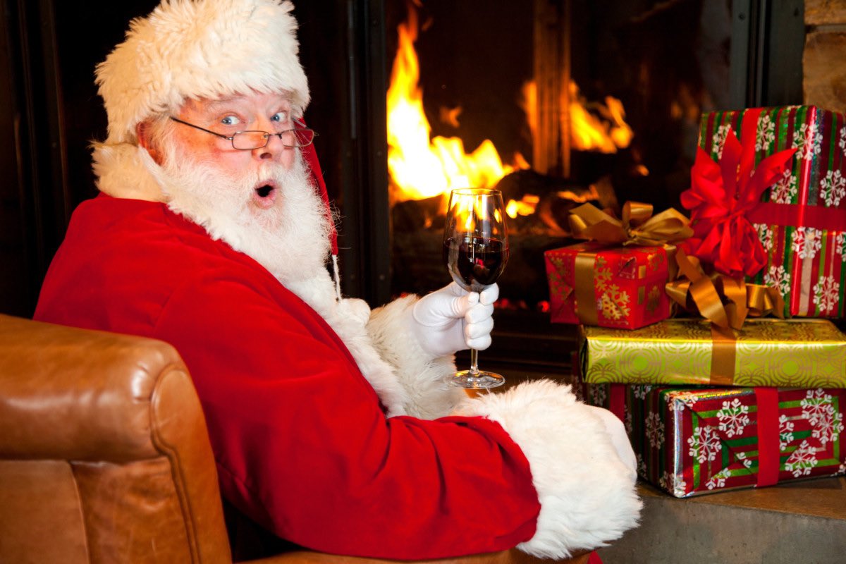 DJSBurgh's tweet photo. How do I explain to 6 that our Santa prefers Wine (Red), cheese, and smoked meats for Christmas Eve? π·π€π
π» #SantaClausIsComingToTown #santaissues #WineWednesday https://t.co/VgGLDg5bfk