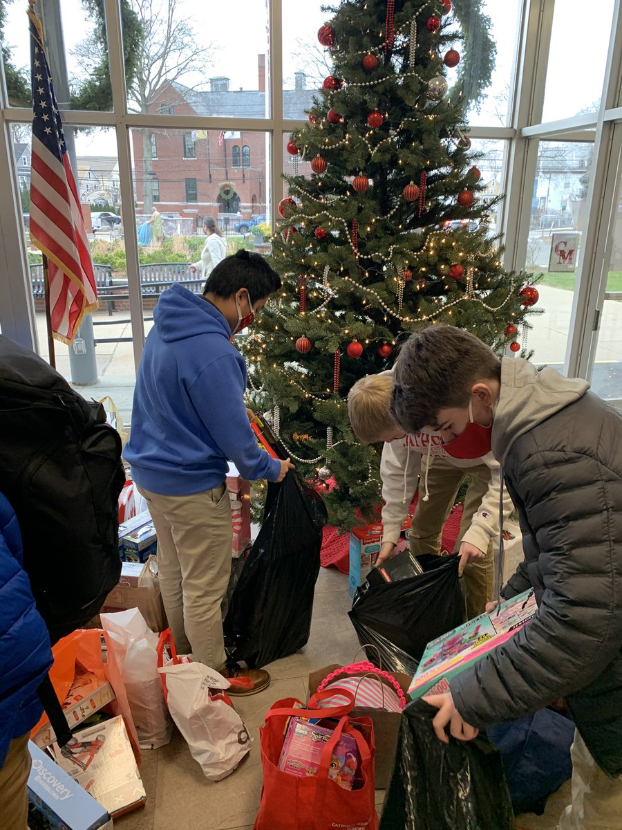 CMCampusMin's tweet image. Thank you to all those who donated to our Annual Toy Drive to benefit @SJP2CA and for our volunteers who helped pack these up this afternoon. #LightOfChrist #LeadThroughService