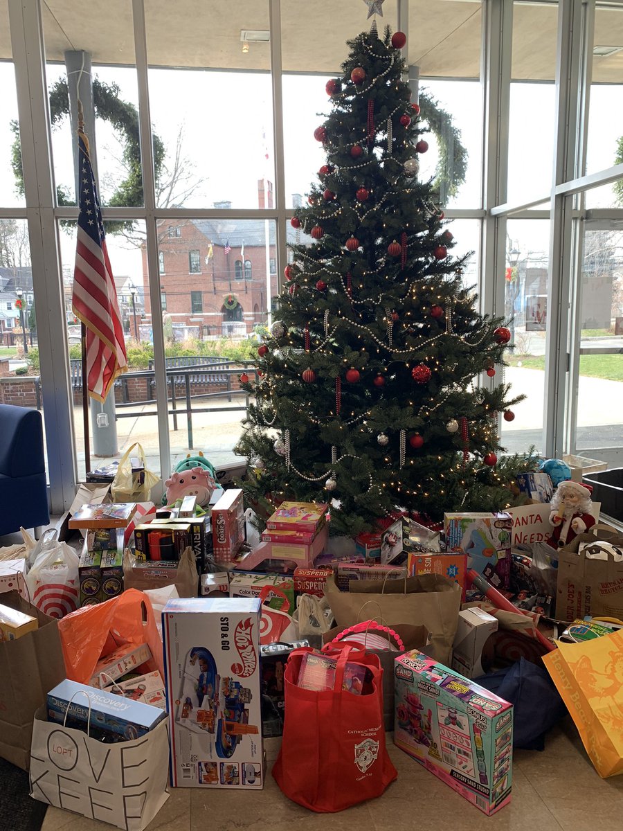 CMCampusMin's tweet image. Thank you to all those who donated to our Annual Toy Drive to benefit @SJP2CA and for our volunteers who helped pack these up this afternoon. #LightOfChrist #LeadThroughService