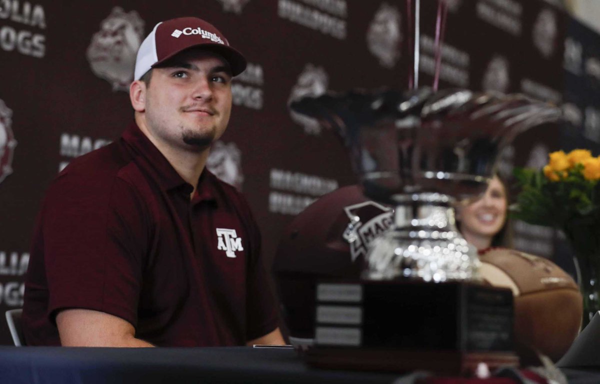 ConroeSports's tweet image. SIGNING DAY: Five Magnolia Bulldogs sign college offers dlvr.it/RnnZSp