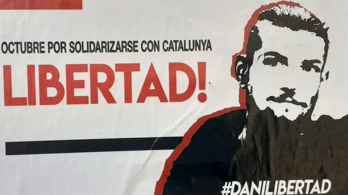 Daniel Gallardo Herczog (n. 1997) és un jove germanomadrileny engarjolat en les protestes pel judici al procés independentista català.

La justícia d’Espanya adés l’ha condemnat a 4,5 anys de presó per «desordres públics i atemptat contra l'autoritat».

ca.wikipedia.org/wiki/Daniel_Ga…