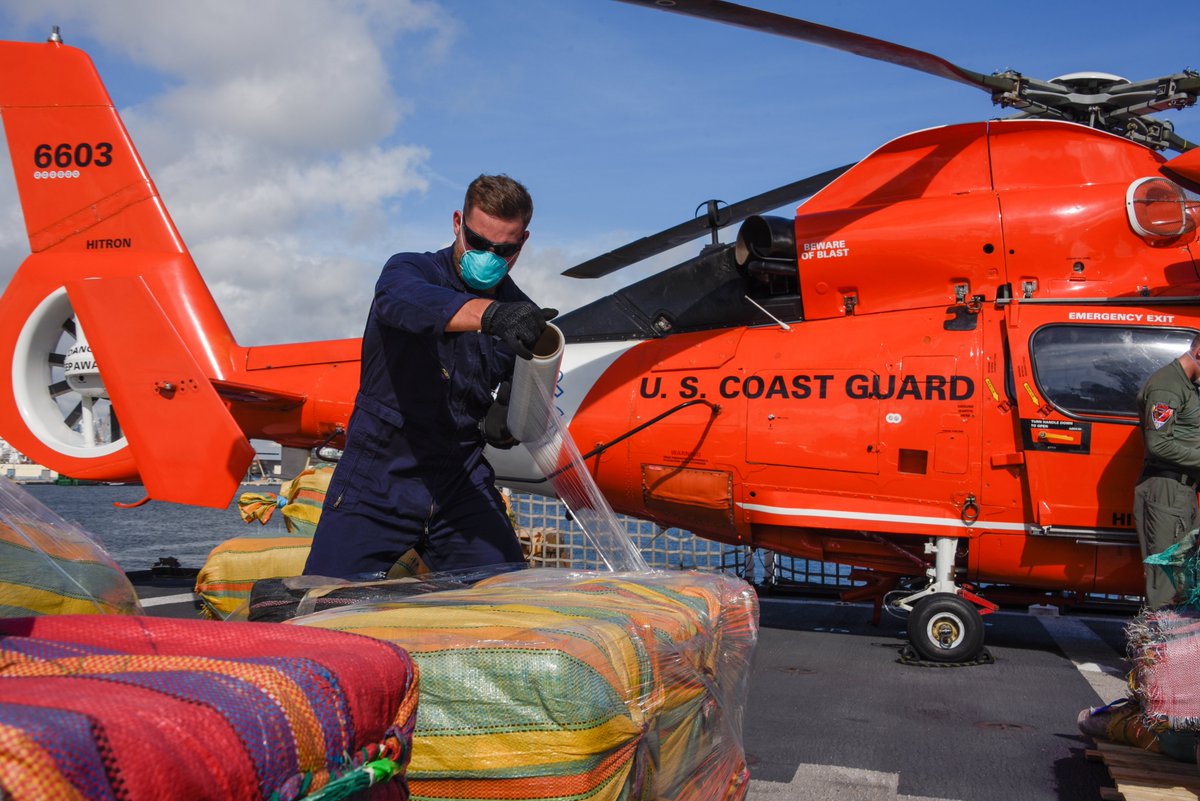 USCGSoutheast's tweet photo. #ICYMI @USCG Cutter James offloads approximately 23,000 pounds of cocaine and 8,800 pounds of marijuana at Port Everglades worth an estimated $411.3 million value.
More here: https://t.co/kknYUBpg2B
#USCG #DrugOffload #Responsive https://t.co/VkUSSZCwmO