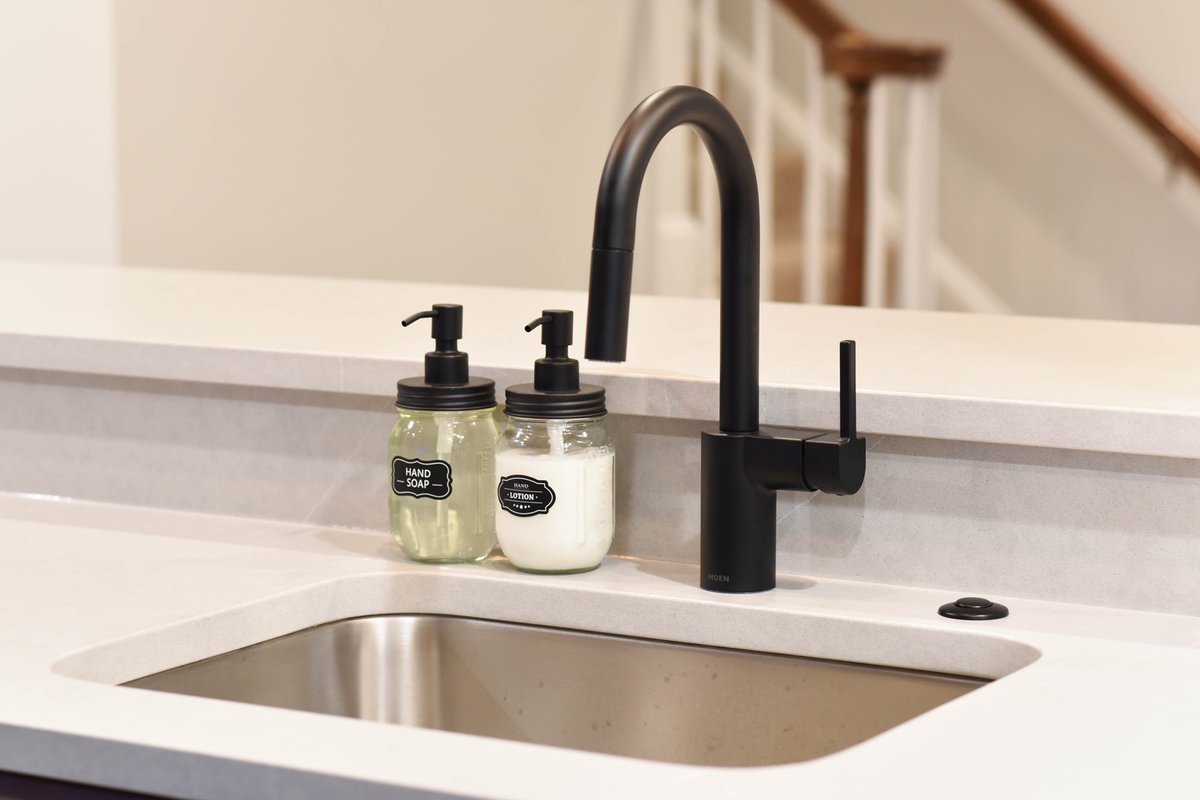 HomeTruley's tweet photo. In a time where washing our hands is happening more than ever-how nice for the sink to be a pretty place to be! The stark contrast of this gorgeous faucet and the crispness of the countertops make for a beautiful spot to wash your hands or rinse those glasses for the next round. https://t.co/dg1LPoYtWu