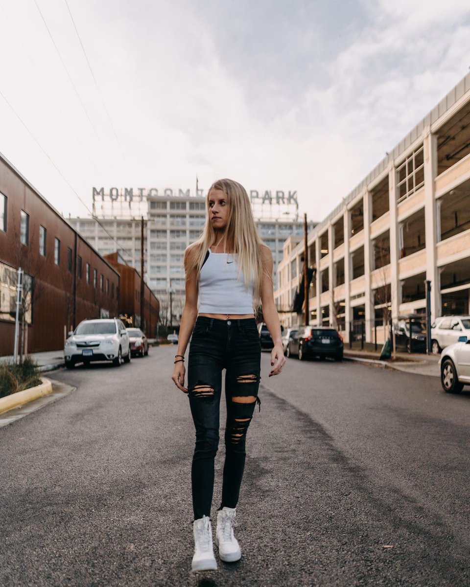 KarissaSchweiz4's tweet photo. Senior year pics came in...just a tad late😜
(swipe to see a real throwback) 
📸 Cortney White 
.
.
#seniorpictures #portlandvibes #stuckinhighschool 
OG Senior pic📸: Laurie wahlig https://t.co/ew9JI3zeMS