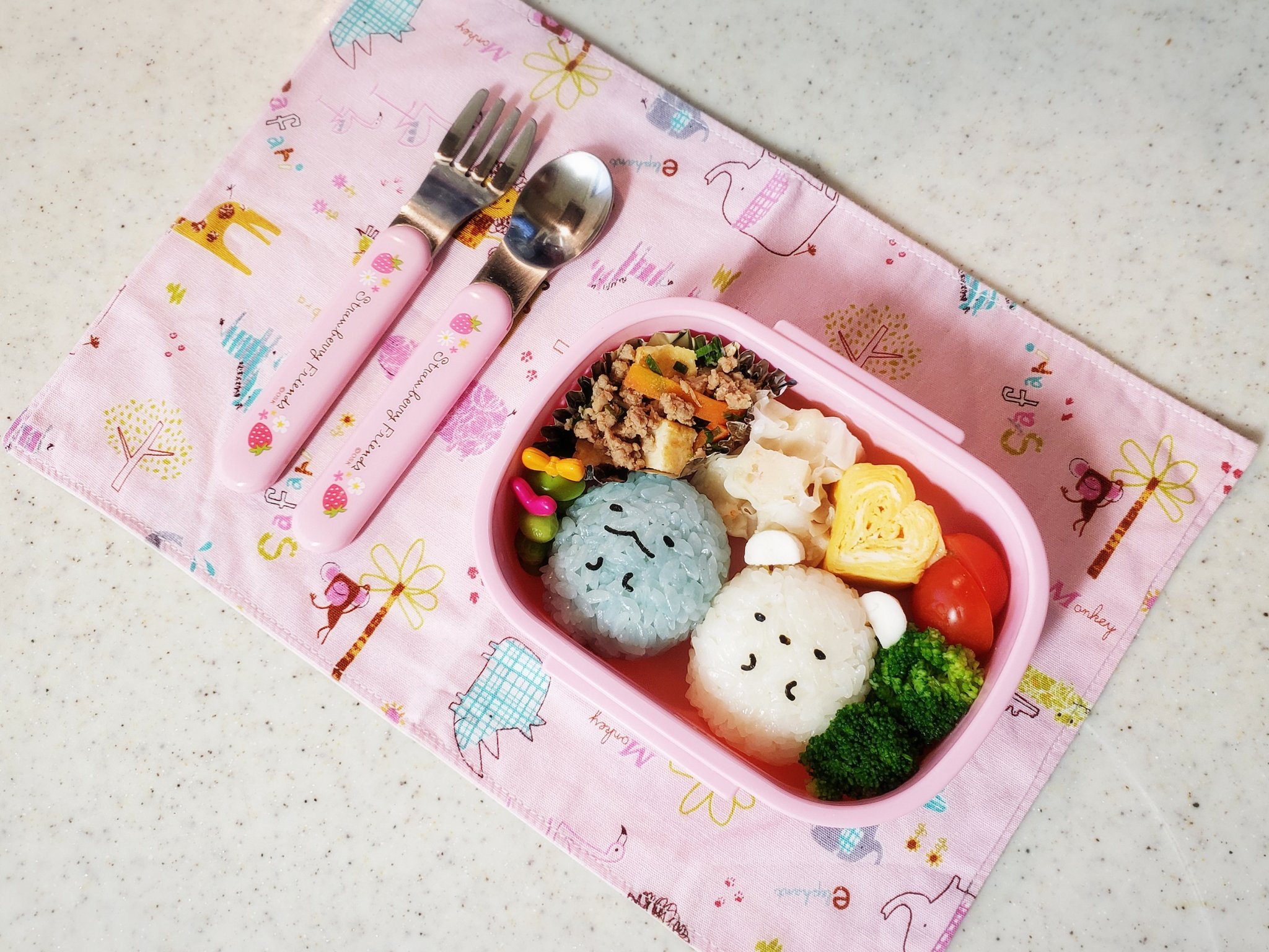 みずき 今日のお弁当 ハートだらけ 艸 食べる頃にはハムが散らばってると思う お弁当 キャラ弁 おにぎり ハート 幼稚園 お弁当記録 T Co Eo5vzqj0fi Twitter