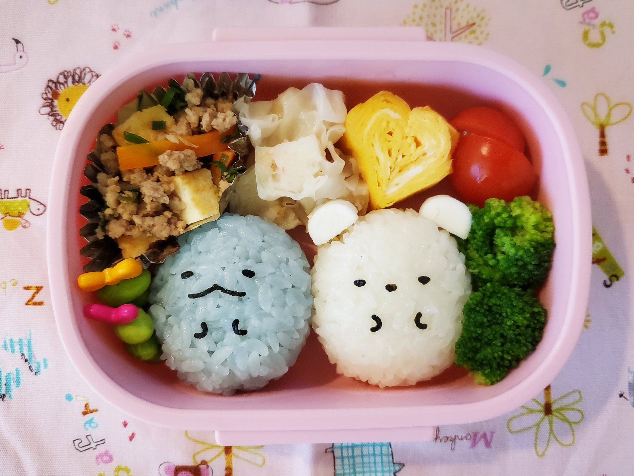 みずき 今日のお弁当 ハートだらけ 艸 食べる頃にはハムが散らばってると思う お弁当 キャラ弁 おにぎり ハート 幼稚園 お弁当記録 T Co Eo5vzqj0fi Twitter