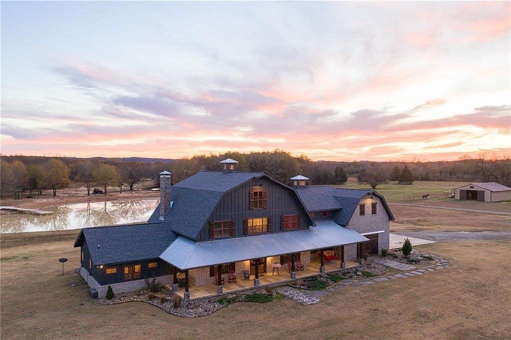 Barndominium & Farmhouses tweet media