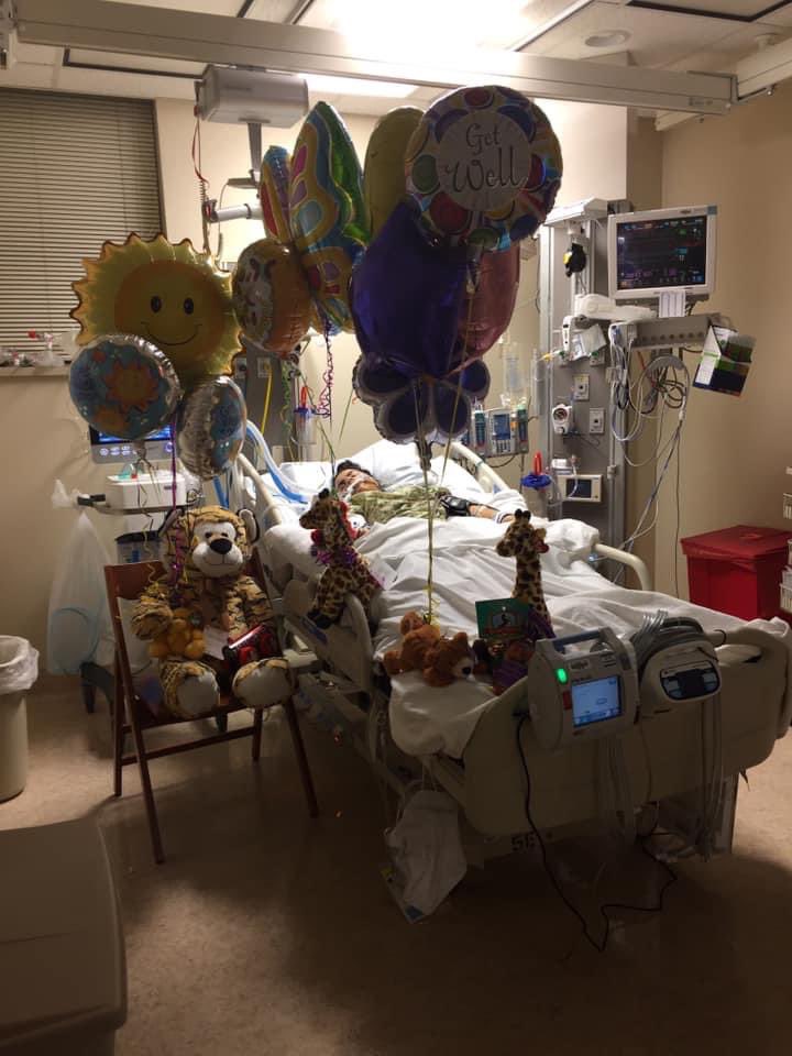 Kristiantayyy's tweet image. three years ago today @damn1sam was fighting for her life after a drunk driver hit her on her way home for winter break. this past weekend she graduated Magna Cum Laude from Sul Ross University. IM BEYOND PROUD OF HER😭♥️ she’s the strongest person i know. congratulations sam🎓♥️