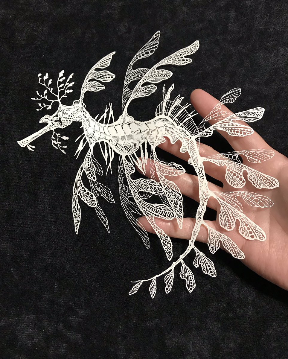 「#2020年自分が選ぶ今年の4枚
#切り絵

なんだかとてもあっという間の202」|切り剣Masayo / 「切り剣 福田理代切り絵作品集」発売中のイラスト