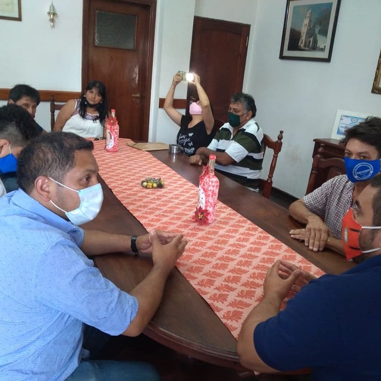 SutfraSalta's tweet photo. El equipo de SUTFRA San José de Metán participó activamente con el intendente de dicho municipio, José María Issa, el cual reivindicó su acompañamiento para dignificar y llevar acabó distintos proyectos destinados a las familias Feriantes/Puesteras ante SUTFRA Salta. https://t.co/ghNLmkUdBh