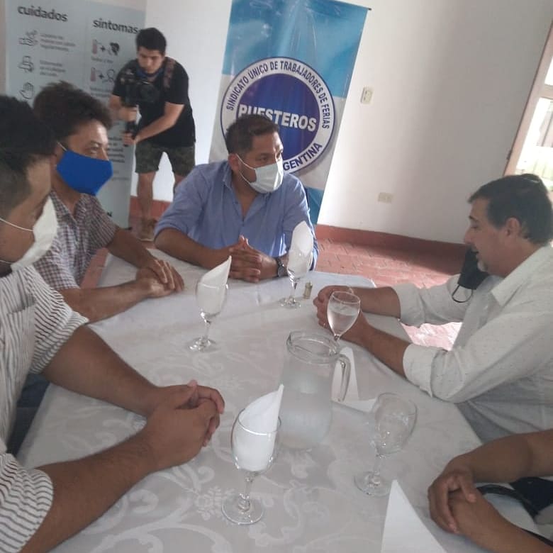 SutfraSalta's tweet photo. Mantuvieron una reunión nuestro Secretario General Provincia de Salta (@2Galos) y el Secretario de acción social Nacional junto al Secretario de Gobernación, Sec. de Desarrollo Social de San José de Metán en la casa natal de Federico Gauffin, un célebre escritor y periodista. https://t.co/V06Avk1cID