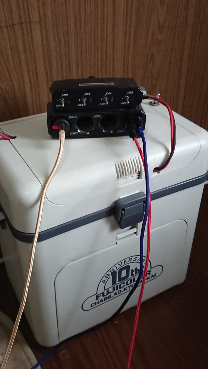 Up 枕元に自作ポータブル電源を置いてベランダのパネルでシールドバッテリを充電制御機で管理してます 車のパネルも同様でサブバッテリを充電してます 20数年前から使ってますが さすがにバッテリは何度か交換しました キャンプ好きと繋がりたい Up 枕元に自作ポータブル電源を置いてベランダのパネルでシールドバッテリを充電制御機で管理してます 車のパネルも同様でサブバッテリを充電してます 20数年前から使ってますが さすがにバッテリは何度か交換しました キャンプ好きと繋がりたい