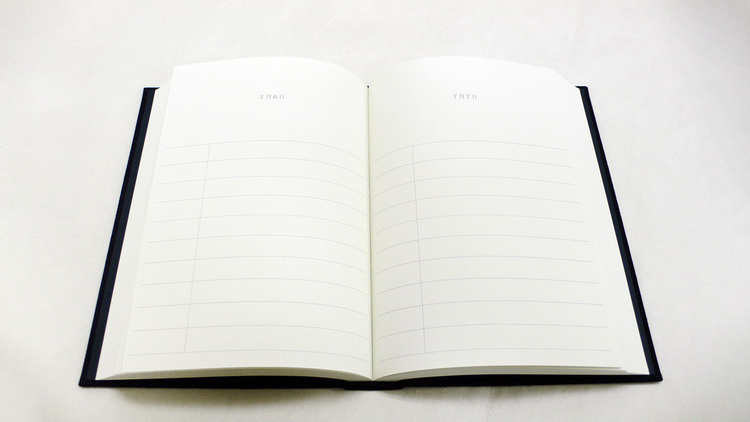 もらくらし Sur Twitter 一日一行 思い出を重ねていく 10年日記帳 今日の日付を開くと 過去の今日の出来事が書かれています 10年分の 今日 を楽しむ 自分史 のような日記帳 シンプルな装丁 贈り物にも喜ばれそう T Co Mm7e2k9de6 日記 日記帳 一行日記
