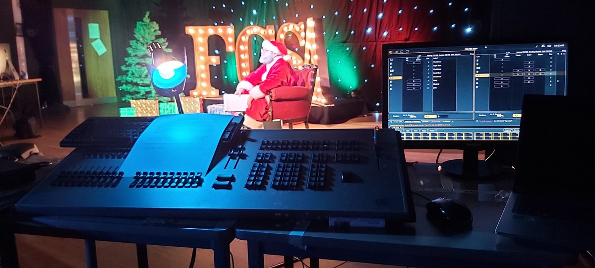 Technical_Scott's tweet photo. Want a night last night was working with @FCSAstudents providing Technical support for their secret Santa event and got the opportunity to break in our new lighting kit 
Alongside @davs_tech @LanakirkT @technicalfin Great way to finish 2020

@tech_fife @fifecollege #Technical https://t.co/2NwQGZi13Z