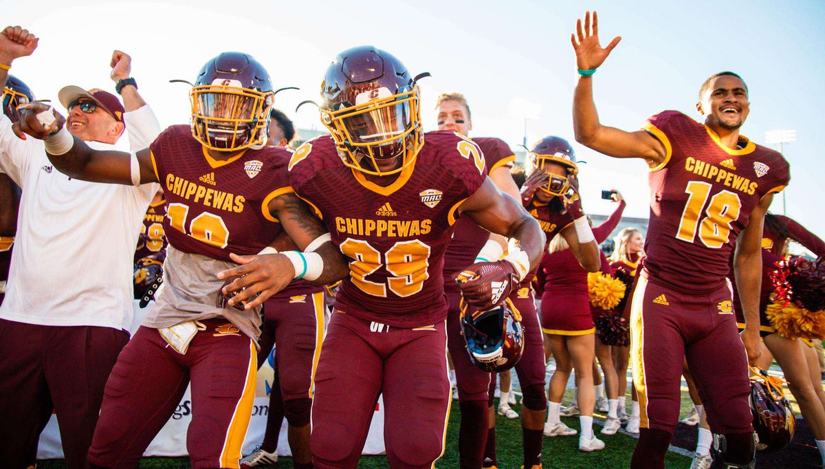 BlakeSiebert1's tweet photo. After a great talk with @CoachM_Cummings, I am beyond excited to receive a full D1 scholarship to play for Central Michigan University! Very grateful for this opportunity! @AKarsch_CMU @CoachMcElwain @jasonjohnson_p https://t.co/beNMrd73eQ
