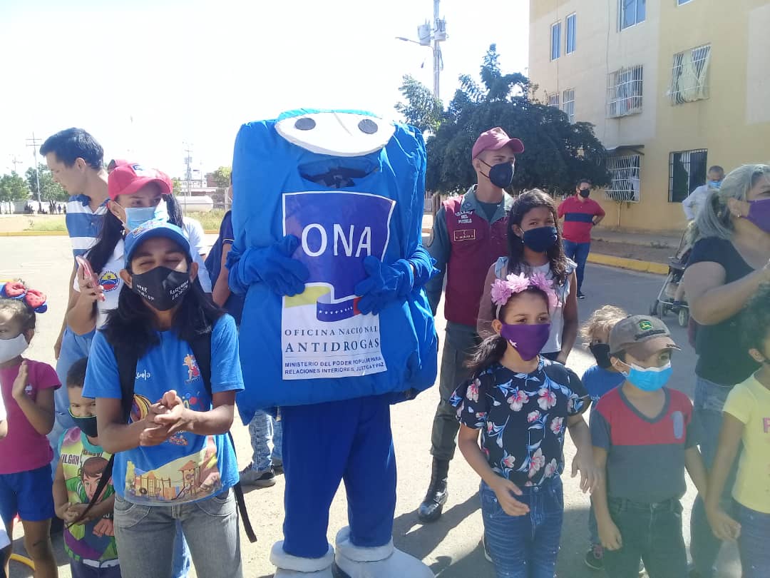 ONAFalcon1's tweet photo. #16Dic La Oficina Nacional Antidrogas y el Movimiento de Recreadores realizaron una actividad recreativa y predeportiva a niñ@s del urbanismo 480 años de #Coro con la intención de pasar un día diferente lleno de alegría y prevención en estas fiestas decembrinas. https://t.co/2BTAXlCNyB