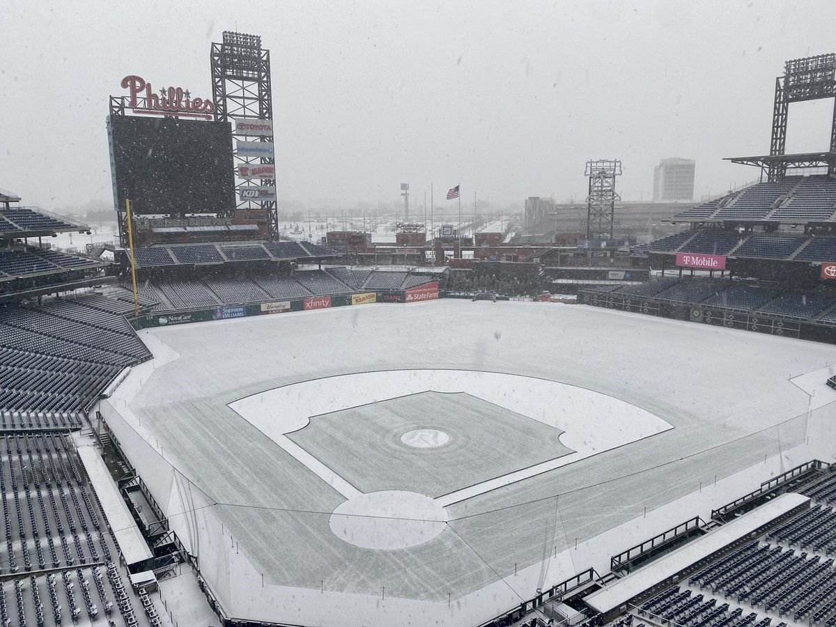 Phillies's tweet photo. There’s snow place like home. 😍 https://t.co/bPFALwrVN2