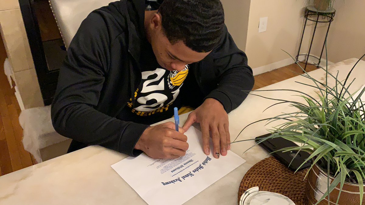AWJR_'s tweet photo. IT’S OFFICIAL⚓️! @NavyFB #NavyFB #Brotherhood #We21ive #GoNavyBeatArmy https://t.co/tbPBQsk0kp