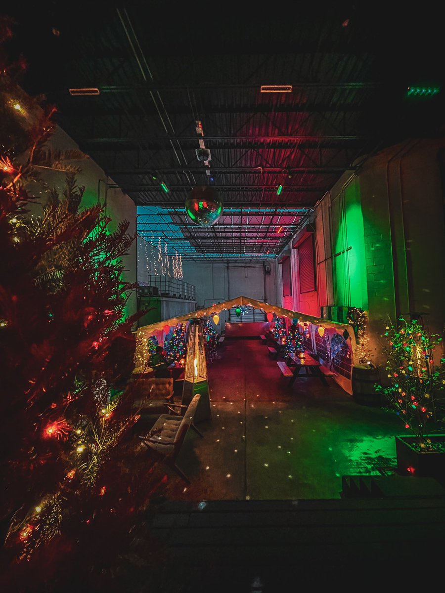 It’s a Miracle on Market street. ✨ This holiday pop-up bar is serving up holiday cheer on their covered and cozy patio in NuLu, Wednesdays thru Saturdays, 5-11pm. 🎄 miracleonmarketlouisville.com