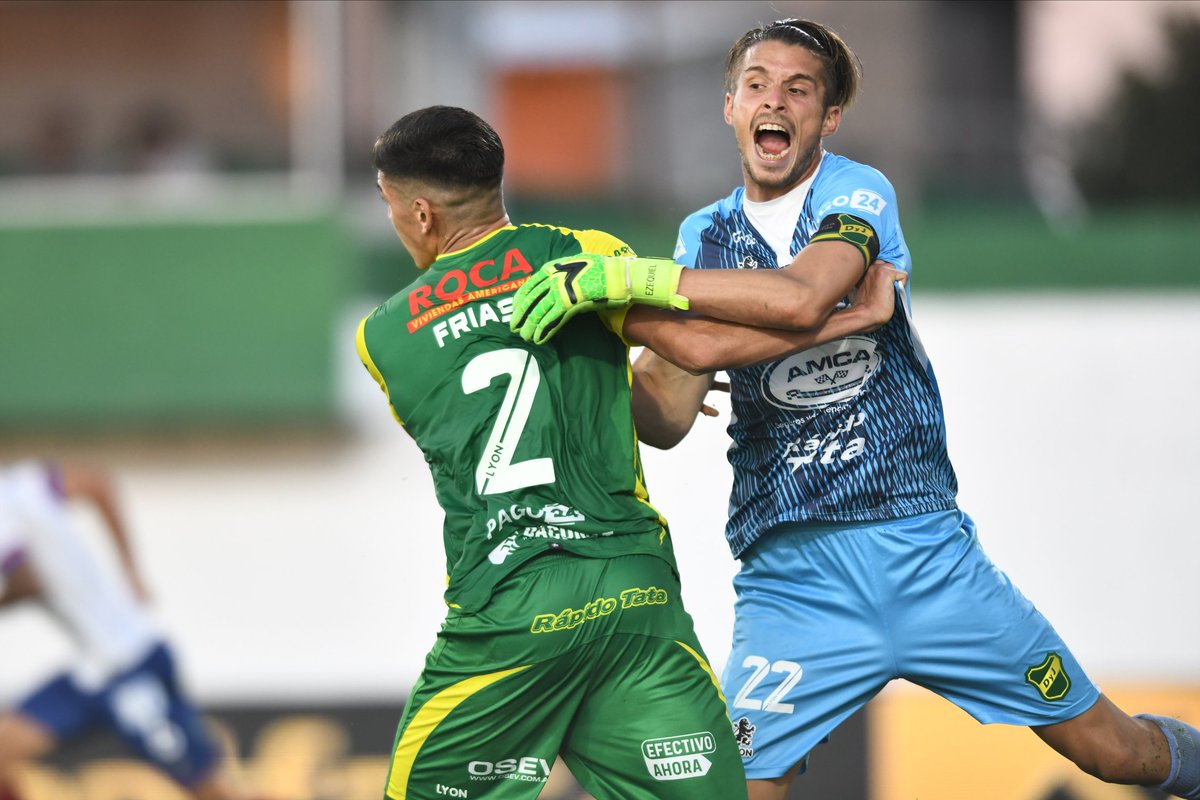 ClubDefensayJus's tweet photo. 3...2...1... 

ESTAMOOOOOOOOOOOOOOOS EN LAS SEMIFINALES DE LA #CONMEBOLSudamericana

¡DEFE, DEFE DE MI VIDA VOS SOS LA ALEGRÍA DE MI CORAZÓN! 🎶🎶

#DefensayJustica 1 - 0 @ECBahia 

IDA | #ECB 2 - #DYJ 3

Global : 4 a 2 

#VamosDefe
#VolemosJuntos
💚💛💚🦅 https://t.co/02bpAPuKFh
