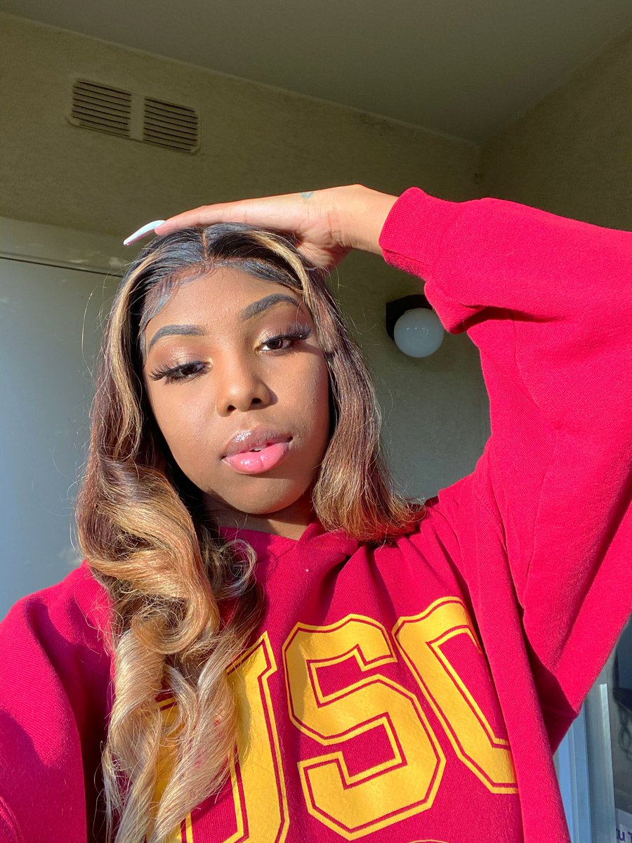 kahnnnah's tweet photo. USC’s Newest Baddie ❤️💛❤️ https://t.co/vkvm3KtSkh