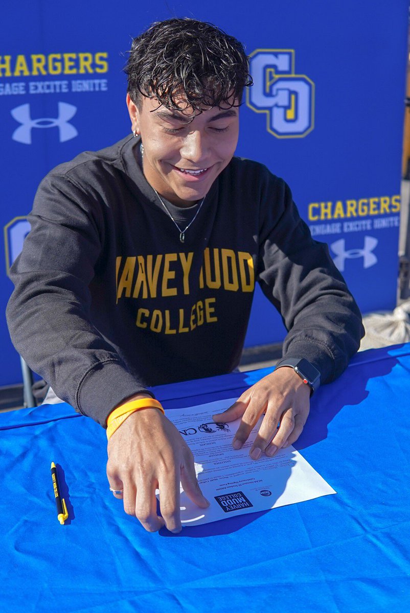 JM4207's tweet image. Excited to announce that I have committed and signed to Harvey-Mudd College!! I will be competing in both Football and Track on the CMS team and I’m excited for this opportunity to play at an elite academic school!! @CoachSweeney22 @CMSStagsFB @COHSFootball