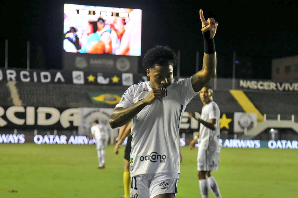 #RivalLibertadores 🏆 | AHORA @SantosFC aplastó a Gremio en la serie de Cuartos de Final: 4 a 1 en la vuelta; 5 a 2 en el global. El equipo brasileño es semifinalista de la #CopaLibertadores y espera por #Boca o #Racing.