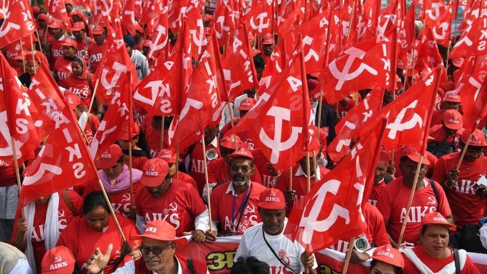 I had a friend tell me that a picture of one of the protesters in India, the largest mass protest in human history, “looked photoshopped” and that there was “no way” any of them were waving the hammer and sickle around 😂

#WorkersOfTheWorld #IStandWithIndia #HammerAndSickle