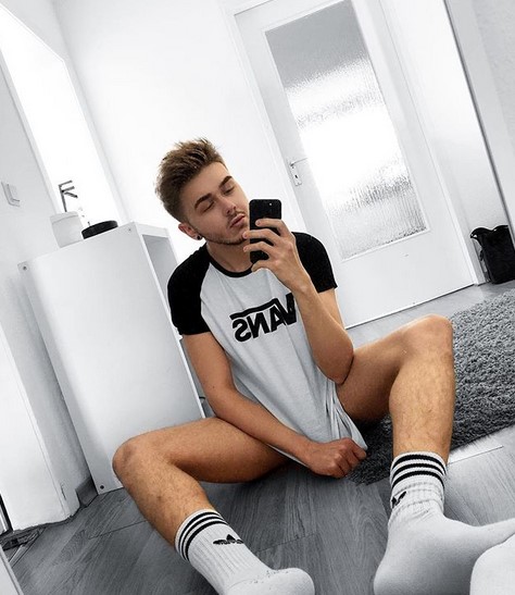 ClaytonDatings's tweet photo. Retweet my post if You want to fuck me 3 times per day 😈 https://t.co/ZUH2iVO0yH
