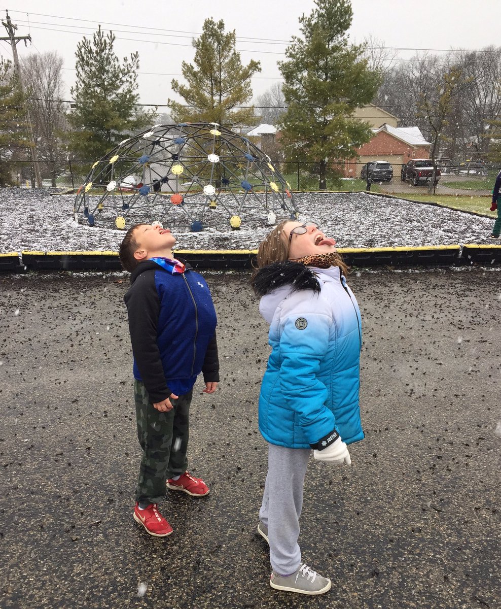 LiddicRoberta's tweet photo. It was a snowflake tongue catching kinda day❄️#TeamAdena🔵 https://t.co/R56Uosjzls