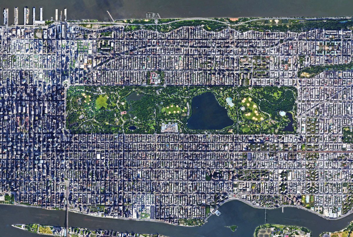 Manhattan land costs $177m per acre,that's $58,000 per 3.7-foot "bitcoin square".There's a lot of value in this world for  #bitcoin   to absorb...