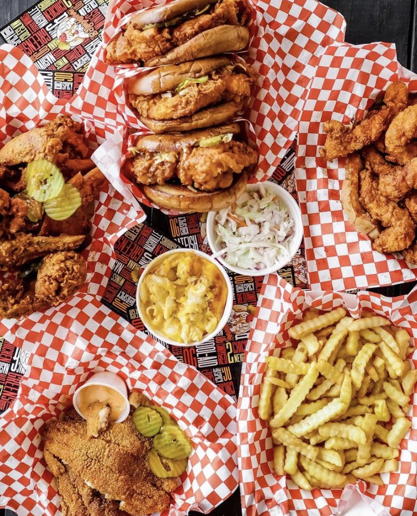 SAUEBLACKTX's tweet photo. Black-Owned Hot Chicken Spot Near Dallas!!! 🥵🔥

📍 2 Neighbors Hot Chicken

324 E Belt Line Rd, DeSoto, TX 75115 https://t.co/UjzVv1EA7Y