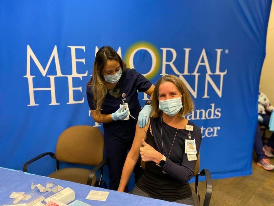 hansen_zach06's tweet photo. From my twitterless mom, “Thank you Mr President! As a front line COVID nurse, I’m so grateful you were the leader during this pandemic. This is historic, and it wouldn’t have happened without you!” #OperationWarpSpeed @realDonaldTrump https://t.co/1j6fMXePTy