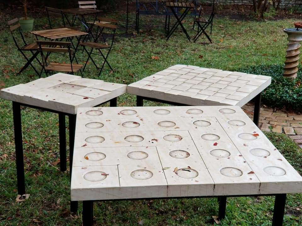 NovaMathProf's tweet image. Happy Pythagorean Day
12/16/20
12^2 + 16^2 = 20^2
These tables are located at the Neil-Cochran House Museum near the University of Texas campus.
The next Pythagorean day will be on 7/24/25.