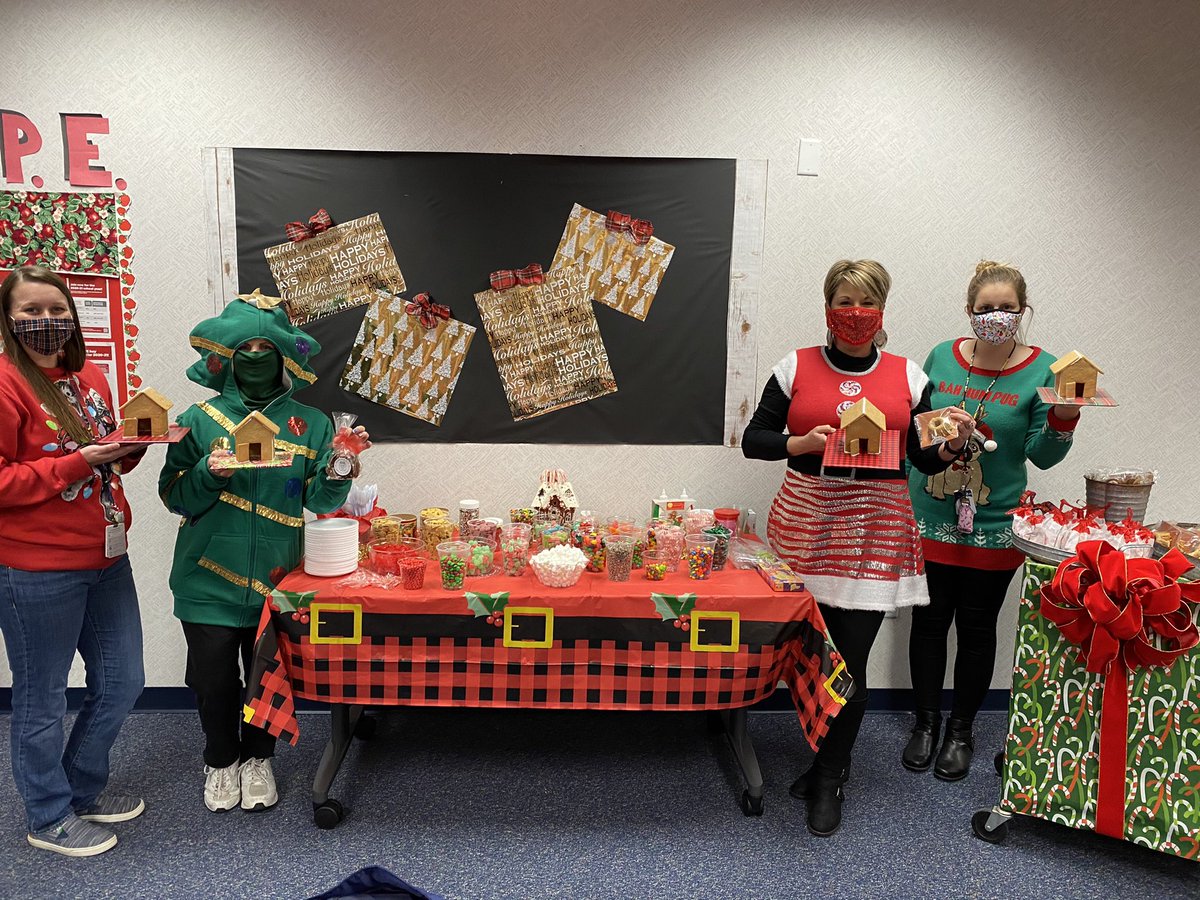 BoydBlackhawks's tweet photo. We had a blast decorating gingerbread houses today!  Holiday fun, laughter and friends!  We relaxed and made a special memory together! https://t.co/18L4QL6xAd