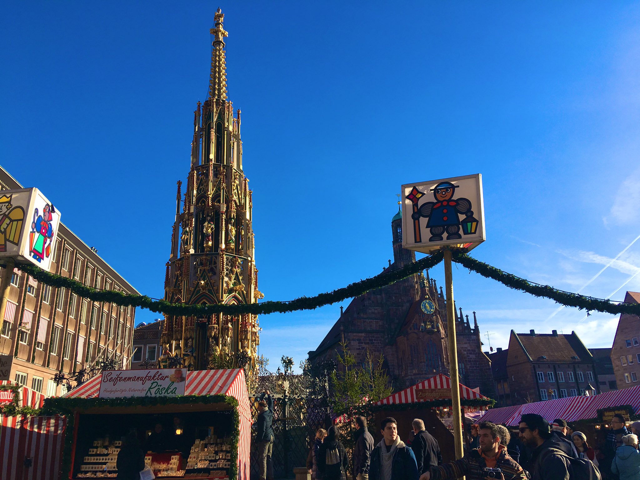 Getbusylivingworld ニュルンベルク の クリスマスマーケット は想像していた通りの クリスマス 感いっぱい またいつの日か行きたい ドイツ 旅行好きな人と繋がりたい 海外旅行 おうちでクリスマス クリスマスツリー 世界遺産 ヨーロッパ