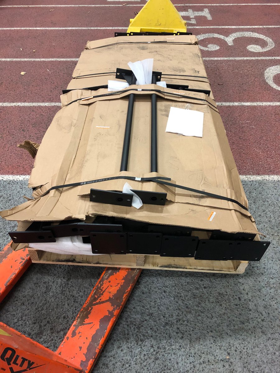 Rundle_Albion's tweet photo. Christmas came early! A new “workout opportunity” awaits the members of our team when they arrive back on campus. #FOTM #YSR #UOSquad https://t.co/fjoC7ZqRf4