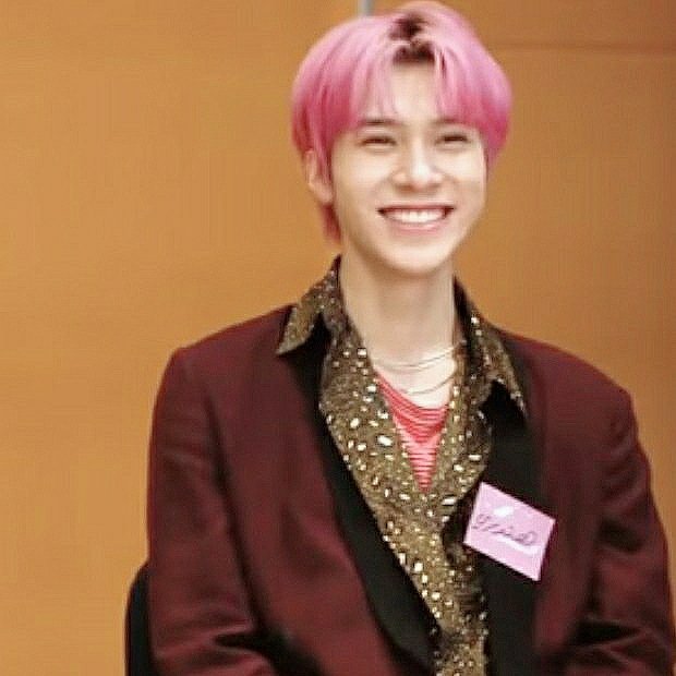 HenderyNCTChile's tweet photo. [Captura l 20201216]  Así luce nuestro #Hendery durante el preview de STAR Interview_#NCTU (Teaser)انسيتي يو

Cr. KBS World Arabic
[Hendery Chile] https://t.co/Cyk8iERYfZ
