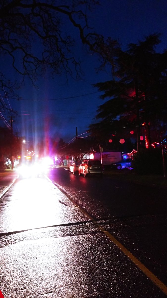 Fire crews are responding to a call Aldbury and Old Esquimalt Rd. Please avoid driving in the area. #yyjtraffic <a href="/cfax/">CFAX Studio</a> <a href="/TheZonedotFM/">The Zone @ 91-3</a> <a href="/TheQdotFM/">100.3 The Q!</a> <a href="/CHEK_News/">CHEK News</a>.  <a href="/CFBEsqFF/">CFBEsquimaltFirefighters</a> <a href="/EsquimaltFire/">Esquimalt Fire Fighters IAFF 4264</a> on site.