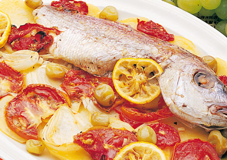 DGastronomia's tweet photo. El plato del día: Breca a las uvas https://t.co/nuOGAmLc6u https://t.co/Zxwapempbl