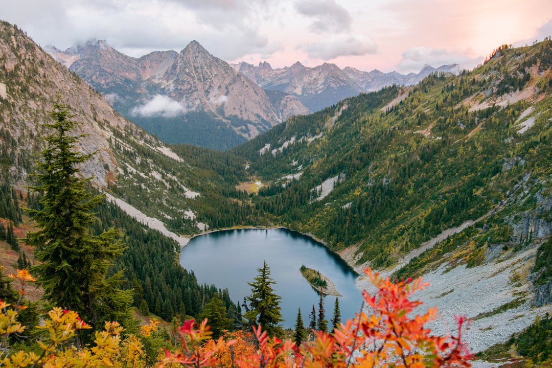 _stablemate's tweet image. Squints:
The gulf and the coast are closer 
As substance begins to kick in 

Every time I squint my eyes to see 
A Palledorous waiting there for me