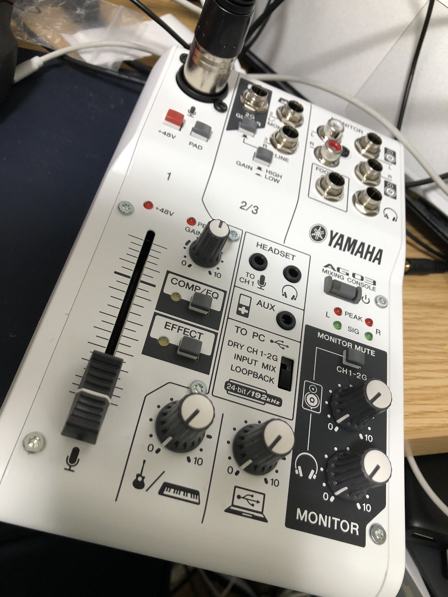 焼肉太郎 処方 マイク Ag03 サウンドカード Ps4 サウンドカードのマイク入力とag03 のheadsetのイヤホン側をauxケーブルで接続 サウンドカードのヘッドホン出力 あるいはスピーカー入力と呼ぶ 部分にヘッドセットを接続 これで コンデンサーマイク